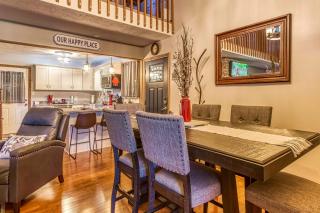 Cozy Cabin with Mountain Views Near SkyLift Park! - Gatlinburg - 2