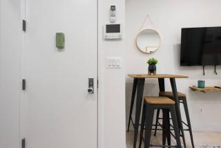 78-4B NEW Quality 1br W&D in unit SKYLIGHTS - New York - 5