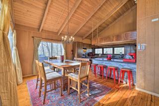 Fire Pit and Grill Lakefront Poconos Cottage! - East Stroudsburg - 2