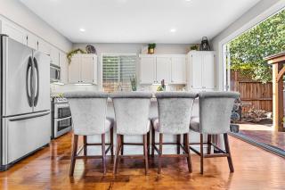 Brand New Listing – Windsor “Winetopia” Getaway - 2