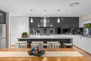 Family Vacation Escapade Shops Beach and Sun Await - Perth - 7