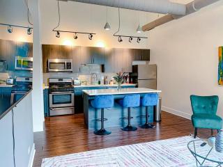 McCormick Place 3BR-2BA unit with Optional Parking - sleeps 8 - Chicago - 8