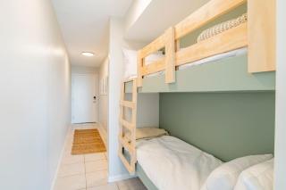 Beachfront Stylish Condo - Stunning Views! - 4