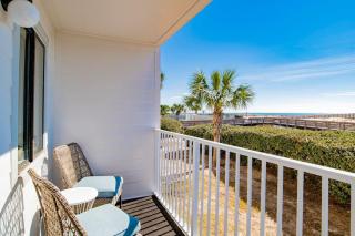 Beachfront Stylish Condo - Stunning Views! - 8