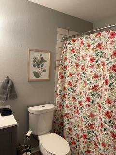 The Deannie Apt #6 - Simple and Homey 2bd w/ WiFi - 2