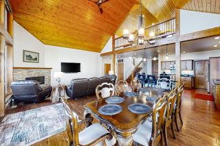 Lakefront Paradise - 5