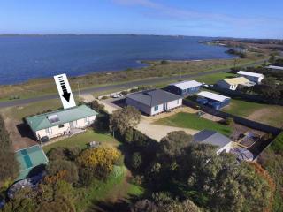 Coorong Lakeside Cottage - Meningie - 0