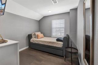 Super Cozy 2 bedroom with Fast WIFI and Queen Bed close to Downtown Houston!! - 2