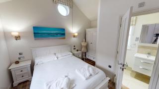 Blue Anchor Retreat at The Bay Filey, sleeps 4, 2 dogs welcome for free too - Filey - 3