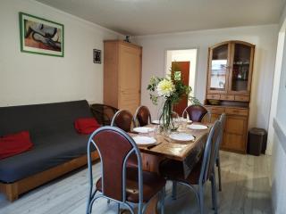 T2 lumineux 6 pers au pied des pistes avec WIFI, balcon, casier à skis, à 5 min des commerces et loisirs - FR-1-262-79 - Forest des Baniols - 8