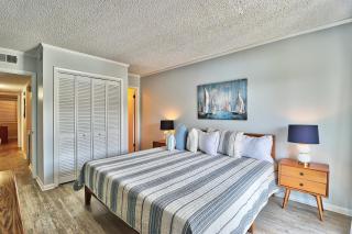 Beach &nightlife 3BR/2.5 BA service dog friendly - 8