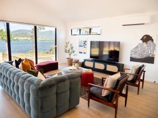 Luxurious Waterfront home in the North of Hobart - Hobart - 5
