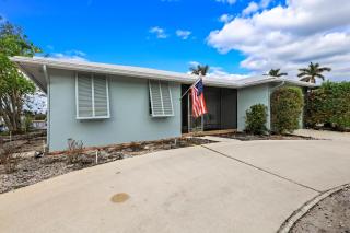 Home on water with pool/lanai kitchen/walk to beach - 0