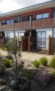 Modern air-conditioned 3-bedroom townhouse in centre of Cape Woolamai - Cape Woolamai - 4
