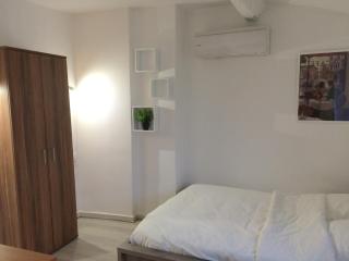 T2bis lumineux, Intra Muros Avignon - Aviñón - 3