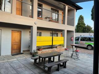 Africa Footprints Lodge Kempton Park - 5