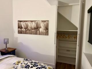 Apple Tree Apartment - Hensol - 5