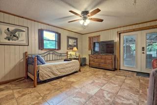 Bills Bungalow on Lake Burton with Top Dock and Patio - Clayton - 3