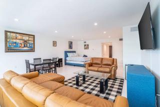The Purple Pelican Beachfront with Ocean Balcony Unit 3 - Fort Lauderdale - 0