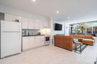 The Purple Pelican Beachfront with Ocean Balcony Unit 3 - Fort Lauderdale - 5