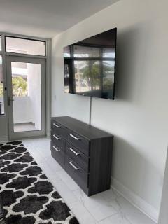 The Purple Pelican Beachfront with Ocean Balcony Unit 4 - Fort Lauderdale - 6