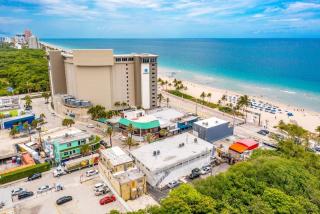 The Purple Pelican Beachfront with Ocean Balcony Unit 4 - Fort Lauderdale - 4