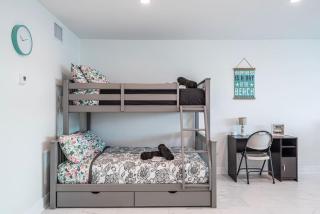 The Purple Pelican Beachfront with Ocean Balcony Unit 4 - Fort Lauderdale - 1
