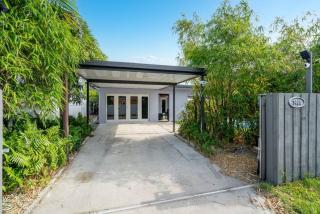 Hollys Hacienda with Heated Pool and Patio Area - Hollywood - 2