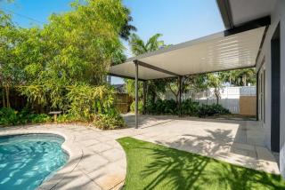 Hollys Hacienda with Heated Pool and Patio Area - 7