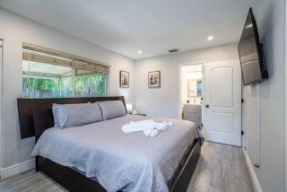 Wilton Tropical Oasis with Heated Pool and Hot Tub - Fort Lauderdale - 5