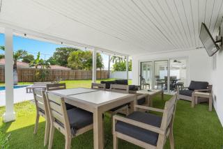 Delilas Chic 3 Bedroom 2 bath Abode with Heated Pool - Deerfield Beach - 9