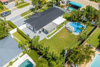 Delilas Chic 3 Bedroom 2 bath Abode with Heated Pool - Deerfield Beach - 8