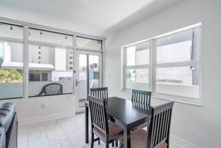 The Purple Pelican Beachfront with Ocean Balcony Unit 5 - Fort Lauderdale - 3