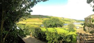Bijou Cottage in Brontë Country with Wood-burning Stove & Hot Tub Spa - Haworth - 9