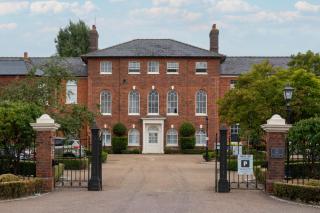 Luxurious Private One Bedroom Apartment in Braintree with Free Parking Near City Centre with Sky TV - 4