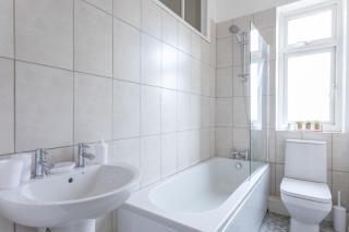 Milton Stays - Cosy 2 Bed House, 15 min Walk to York City Center, for up to 6 - With Period Features, Fireplace, Superfast Wi-Fi, Private Garden, Free On Street Parking - York - 3