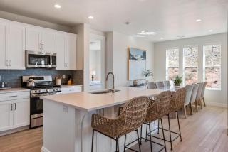 Shangri - La townhouse - 1