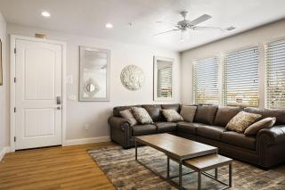 Latitude Adjustment townhouse - Washington - 4