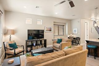 Three-Bedroom Townhouse - Washington - 1