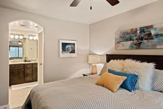 Three-Bedroom Townhouse - Washington - 9