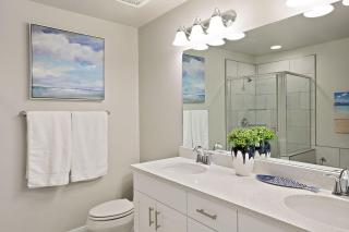 Three-Bedroom Townhouse - Washington - 1