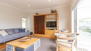 Spacious Sunny Family Home in Akaroa - Akaroa - 1