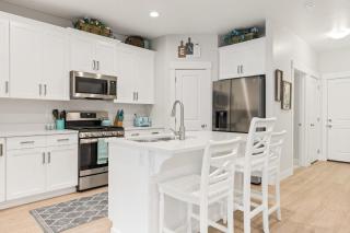 Aqua Farmhouse home - Washington - 7