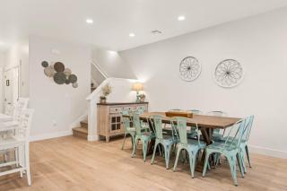 Aqua Farmhouse home - Washington - 8
