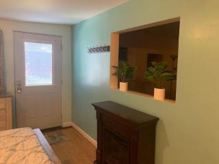 30 Royal Unit 3 Royal Treatment Studio near highway - Springboro - 7