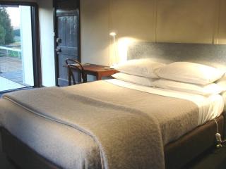 Black Sheep Inn - Orange - 9