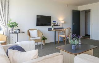 1 Bedroom Awesome Apartment In Allinge - 6