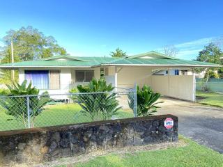 THE HILO HOMEBASE - Charming 3 Bedroom Hilo Home, with AC! - Hilo - 9