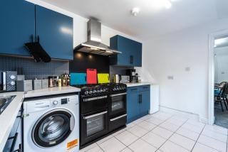 Jesouth Spacious 5-Bed 9 Beds Central Contractors & Leisure - 9