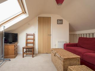 Pass the Keys Central 6 Sleeper 2 Storey Flat in Windsor - Windsor - 3